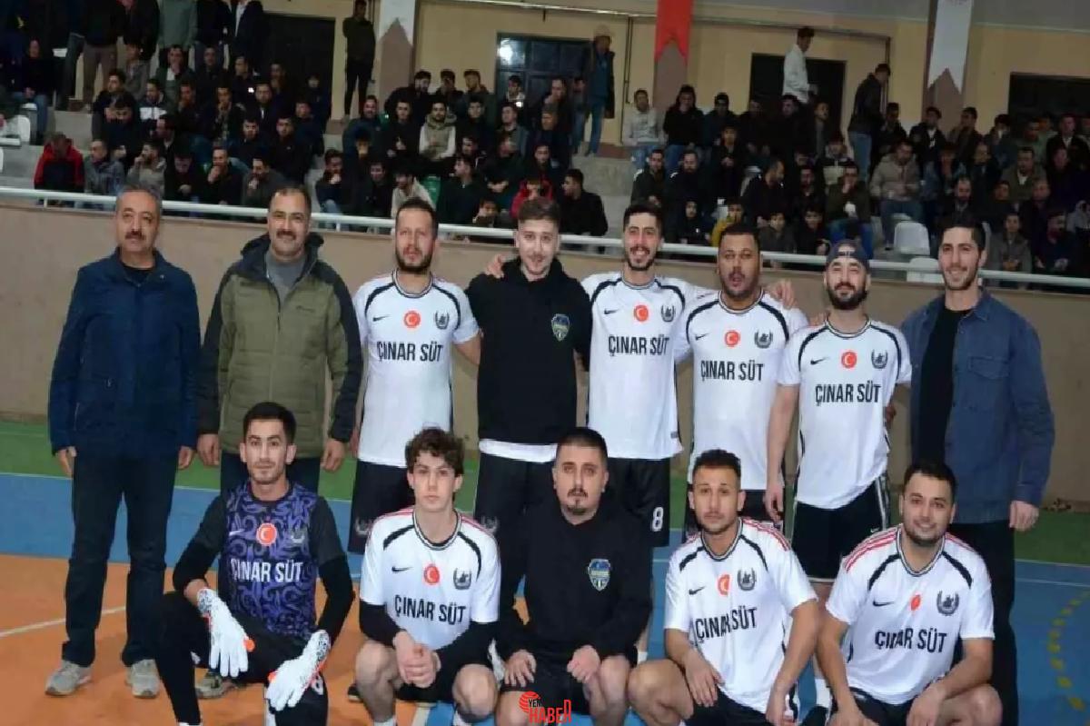 Manisa'nın Demirci ilçesinde 16 takımın katıldığı futsal turnuvası Turgut Özal