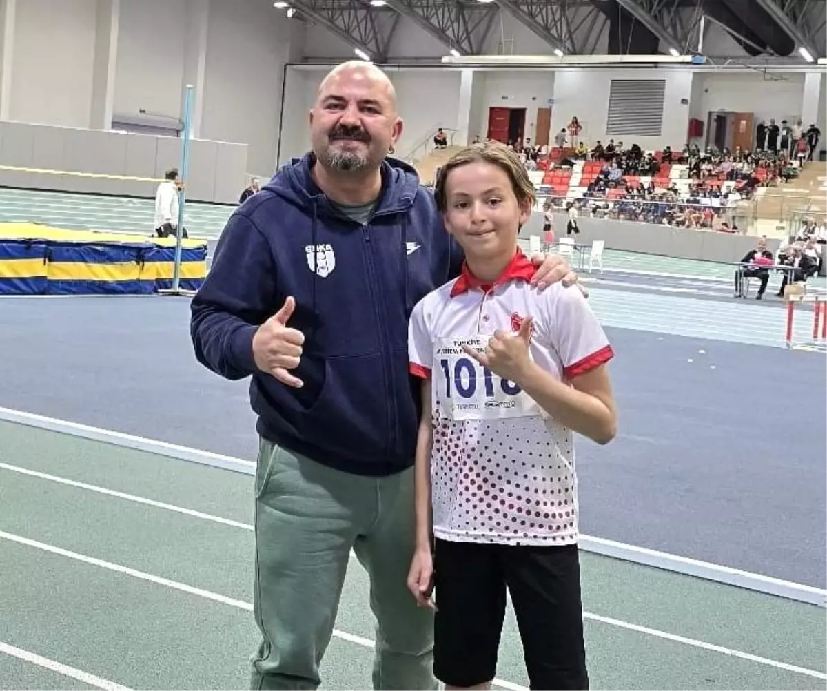 Denizli Büyükşehir Belediyespor Atletizm Grubu, U-14 Salon Türkiye Şampiyonası'nda yüksek