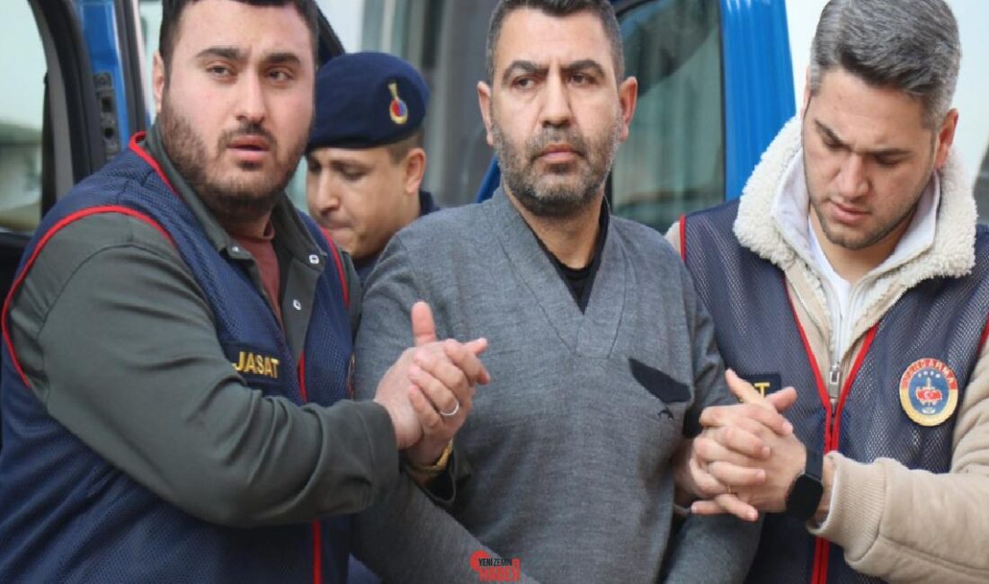 Kendisini MİT Bölge Başkanı, jandarma istihbarat yüzbaşı üzere unvanlarla tanıtarak