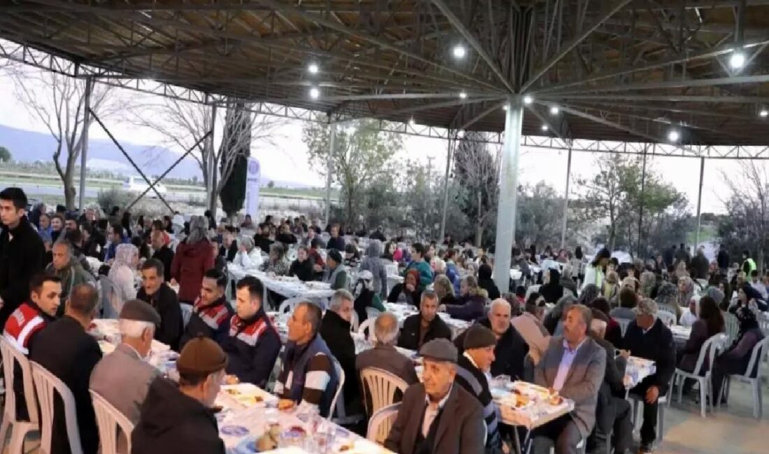 Didim Belediyesi, Ramazan ayı hasebiyle Denizköy Mahallesi'nde iftar programı düzenledi.