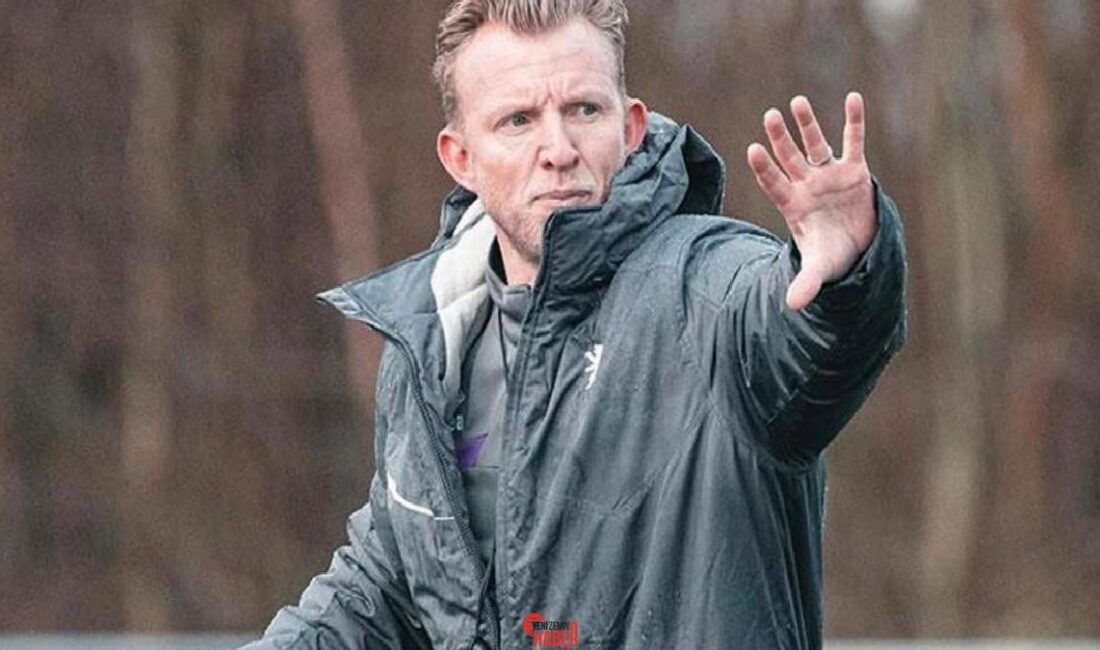 Fenerbahçe'nin eski futbolcusu Dirk Kuyt'ın çalıştırdığı Belçika takımı Beerschot'un ligden