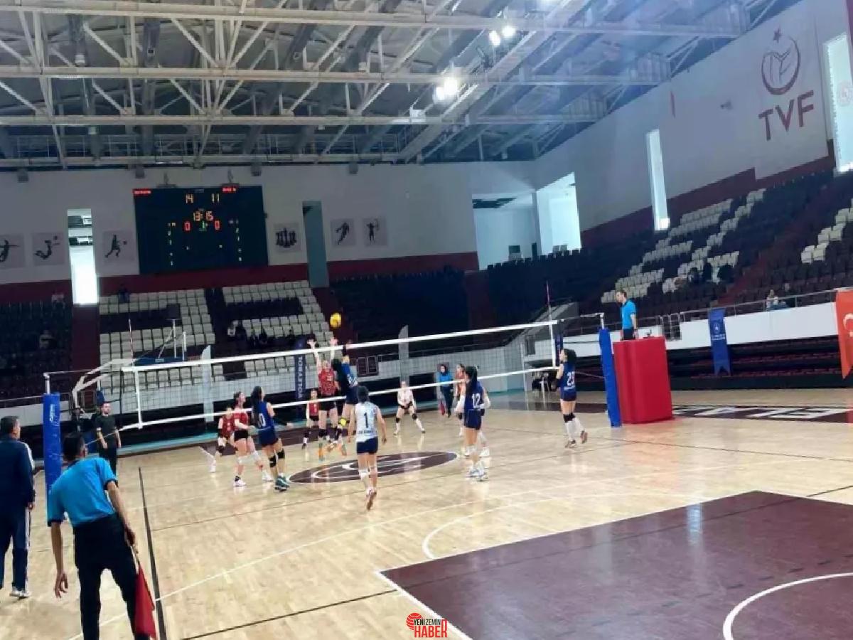 Voleybol ve paletli yüzme karşılaşmalarında 146 atlet yarıştı, dereceye girenler