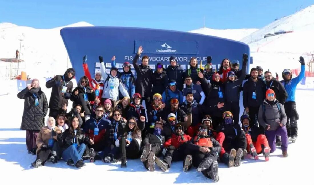 Erzurum'un Palandöken ve Konaklı Kayak Merkezleri'nde düzenlenen FIS Dünya Snowboard