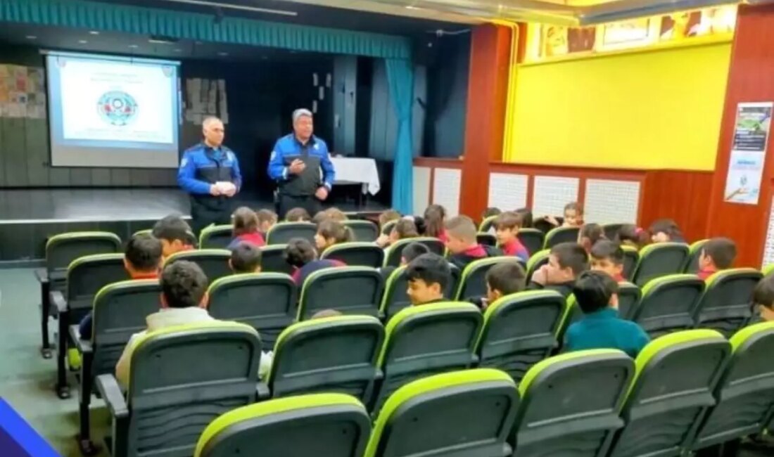 Eskişehir'de polislik meslek tanıtımı ve güvenlik önlemleri eğitimi verildi.