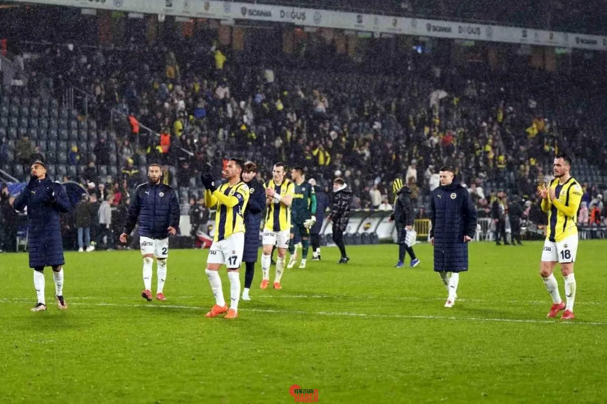 Fenerbahçe, Antalyaspor'u 3-0 yenerek, Galatasaray ile puan farkını 4'e indirdi.