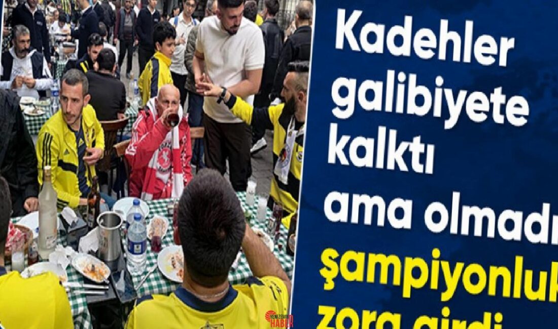 Samsunspor müsabakası öncesi şampiyonluk umudunu sürdüren Fenerbahçeli taraftarlar, Kadıköy'deki yerleri