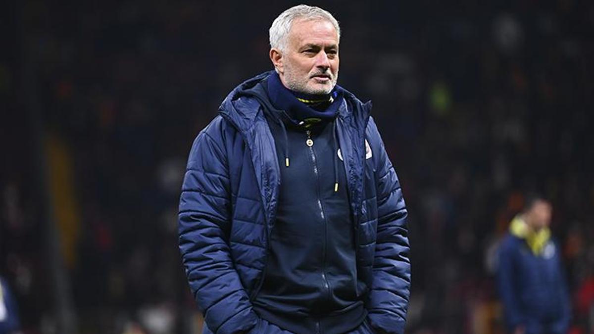 Trendyol Muhteşem Lig'in 26. haftasında sahasında Antalyaspor'u ağırlayacak olan Fenerbahçe'de