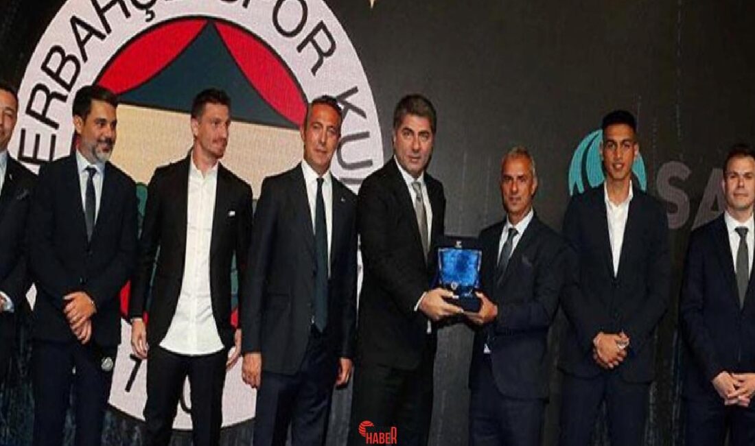 Harika Lig'in 26. haftasında oynanan Fenerbahçe, Antalyaspor'u 3-0 mağlup ettiği