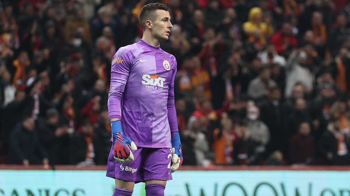 2021/2022 döneminde Galatasaray'da kiralık olarak forma giyen İspanyol eldiven Inaki