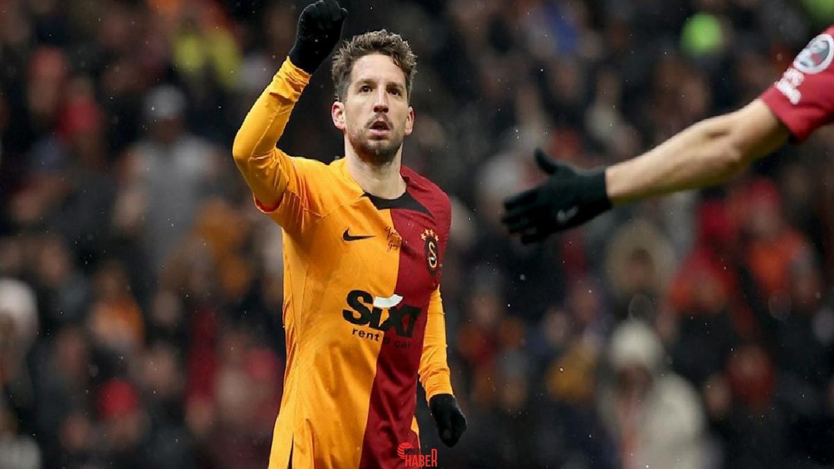 Napoli Belediye Meclisi, Napoli’de efsaneleşen Dries Mertens’i onurlandırmak için büyük