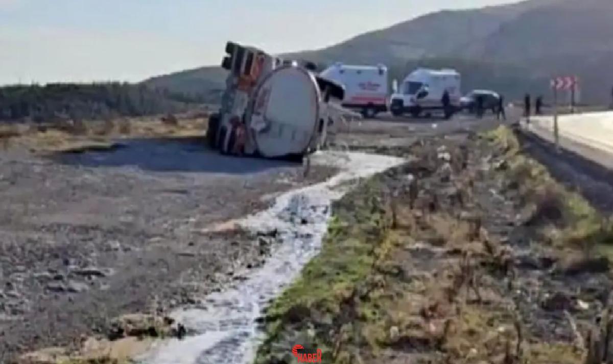 Gaziantep'te yola dökülen yağdan ötürü tankeri devrildi, 2 kişi yaralandı.