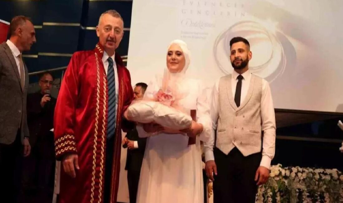 Kocaeli Büyükşehir Belediyesi'nin "Evlenecek Gençlerin Desteklenmesi Projesi" kapsamında çeyiz desteği