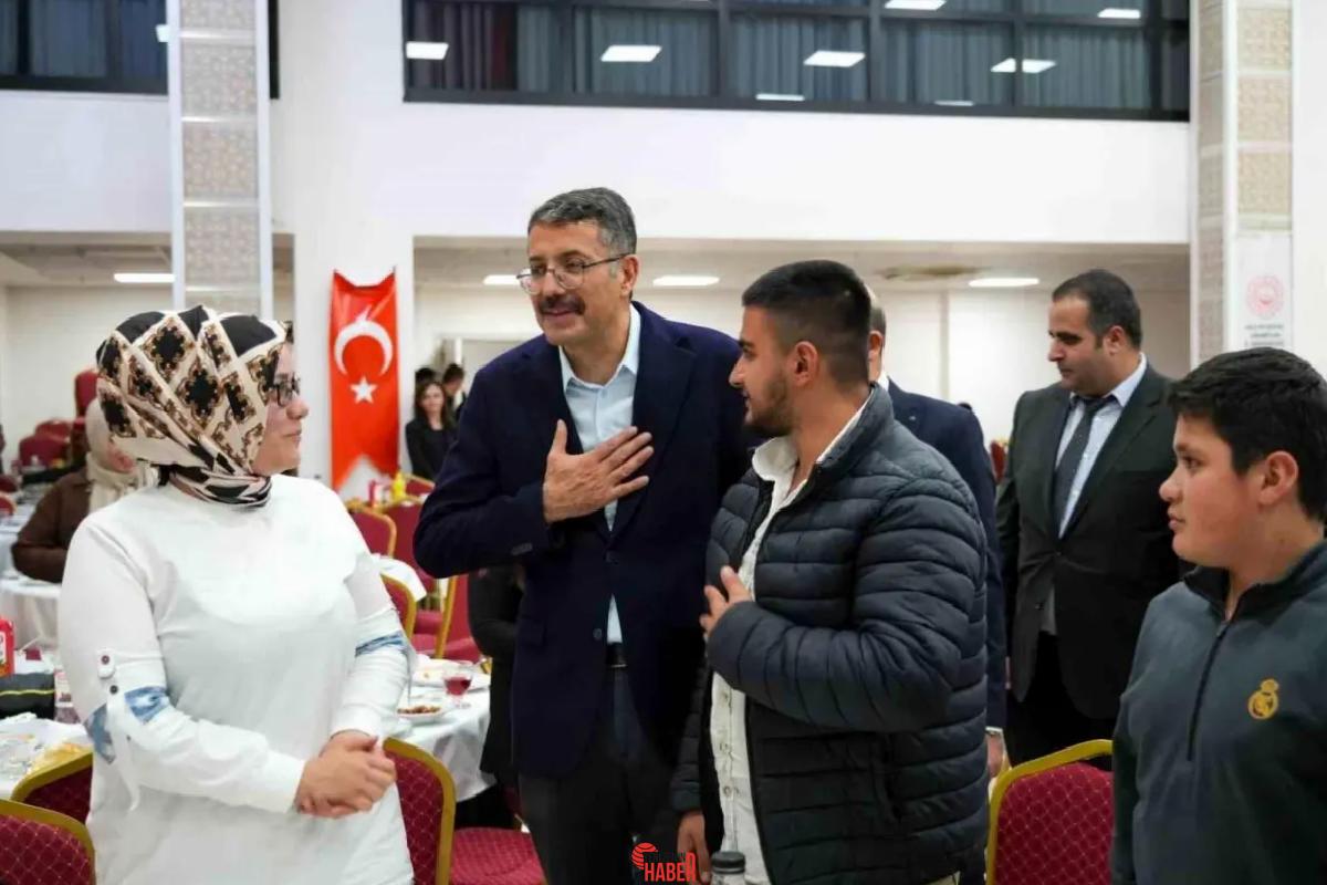 Vali Ali Çelik, Dünya Yetimler Günü'nde yetim çocuklarla iftar programında