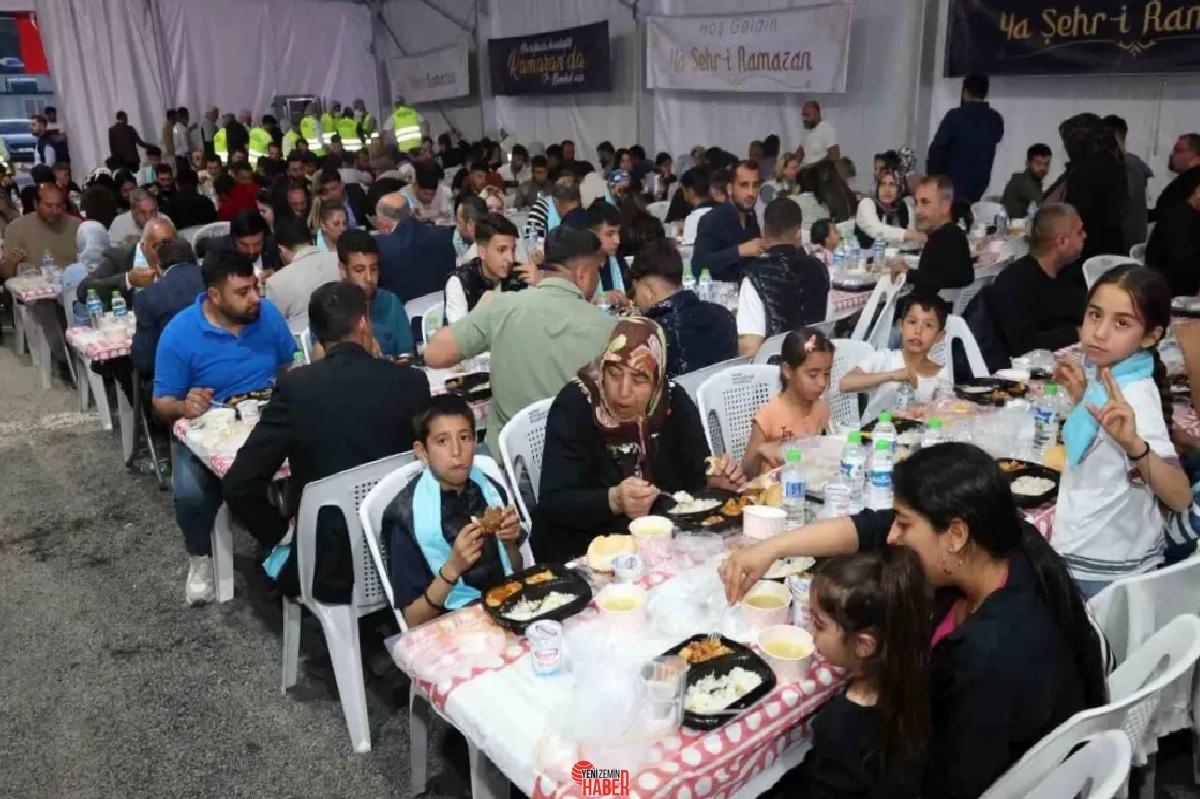 AK Parti Gençlik Kolları Genel Başkanı Yusuf İbiş ve Hatay