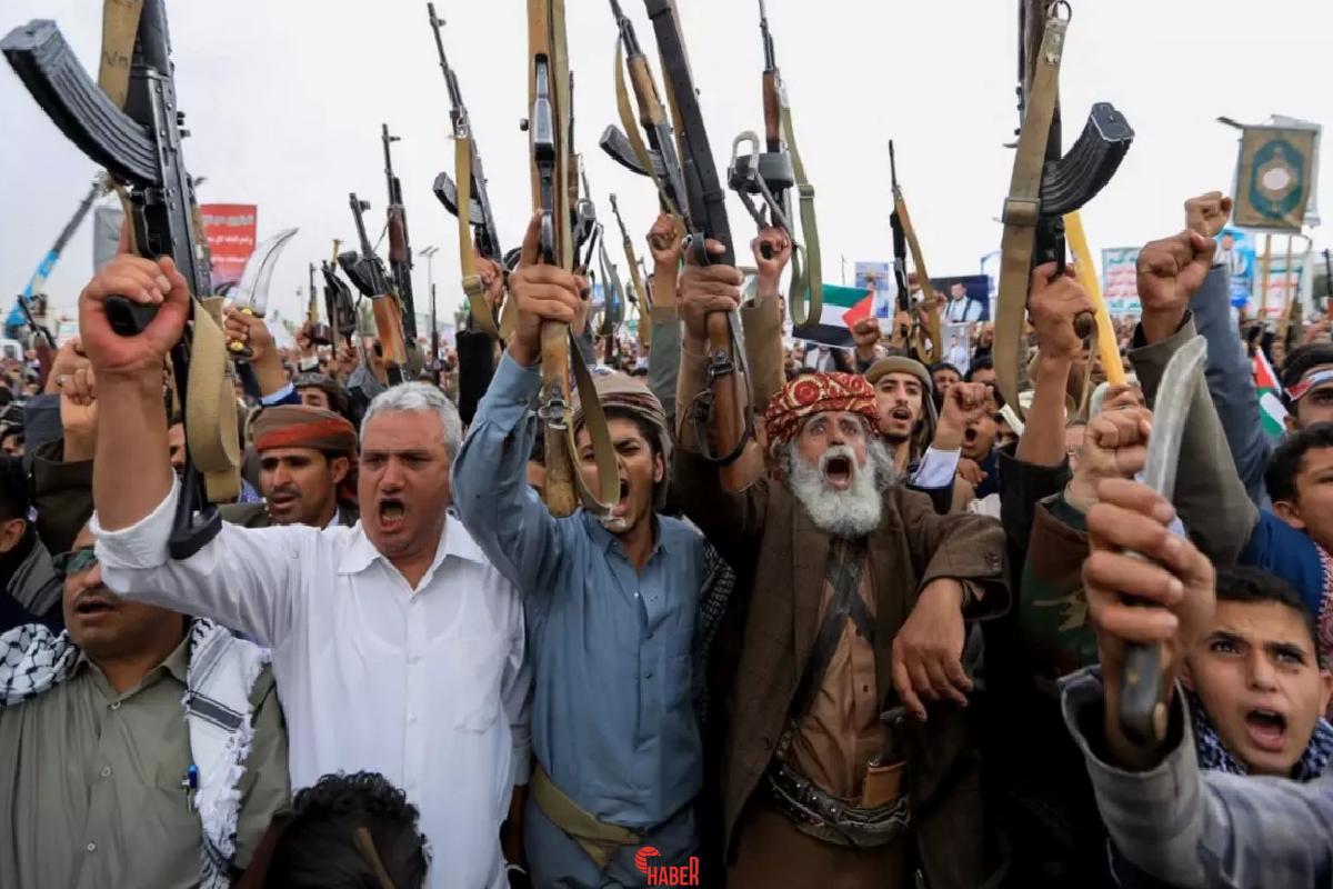 Yemen'deki İran destekli Husiler, ülkeye yoğun saldırıları sebebiyle ABD'ye ilişkin
