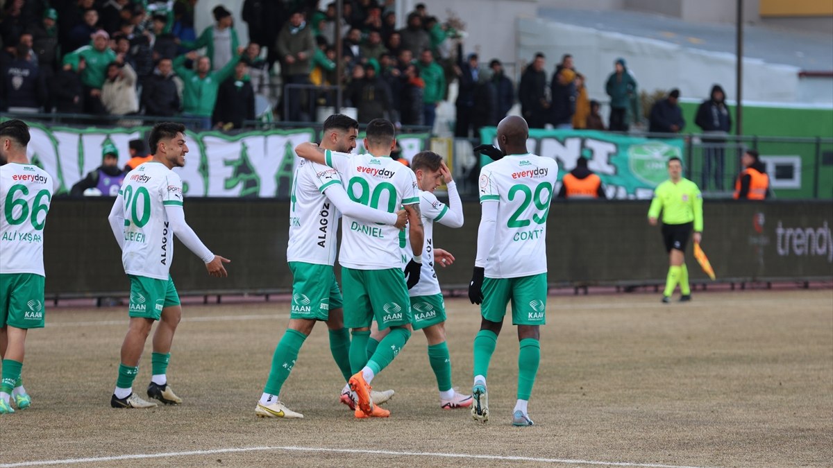 Iğdır FK, 1. Lig'in 27. haftasında sahasında Çorum FK'yı 1-0'lık
