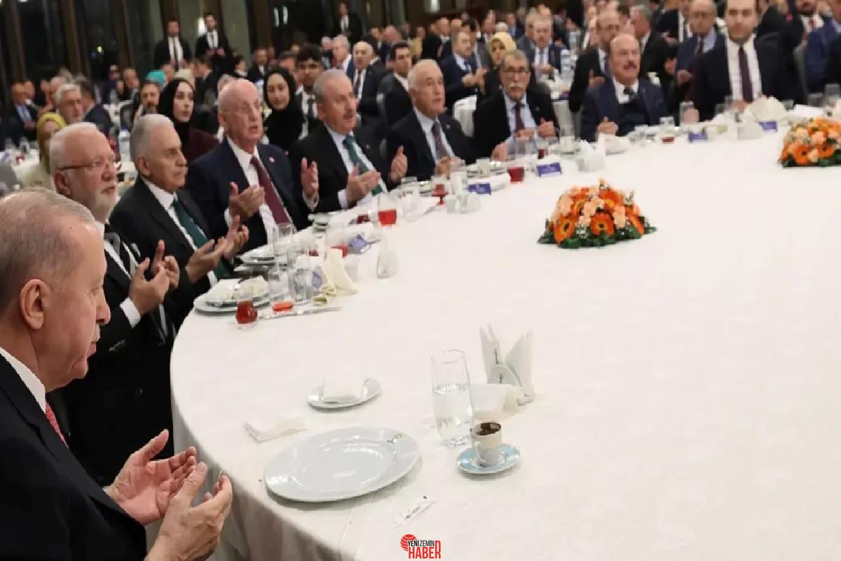 İstanbul Büyükşehir Belediye Başkanı Ekrem İmamoğlu'nun gözaltına alınması, muhalefet cephesinde