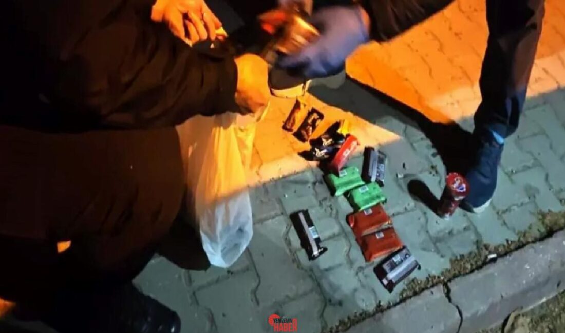 Bursa'nın İnegöl ilçesinde büfeye giren 3 hırsızdan 2'si polis tarafından