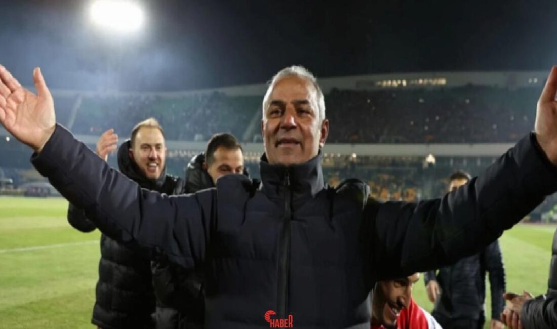 İran Ligi takımlarından Persepolis'i çalıştıran İsmail Kartal, ayın teknik yöneticisi