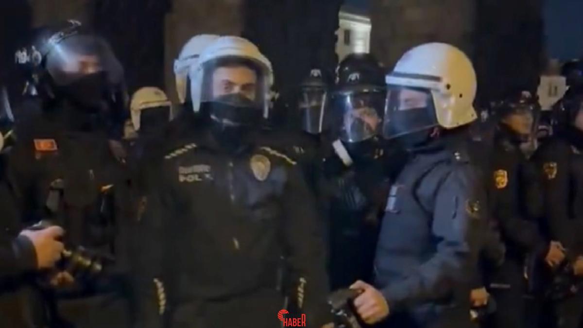 Ekrem İmamoğlu'nun gözaltına alınıp tutuklanmasının akabinde, toplumsal medya üzerinden halkı