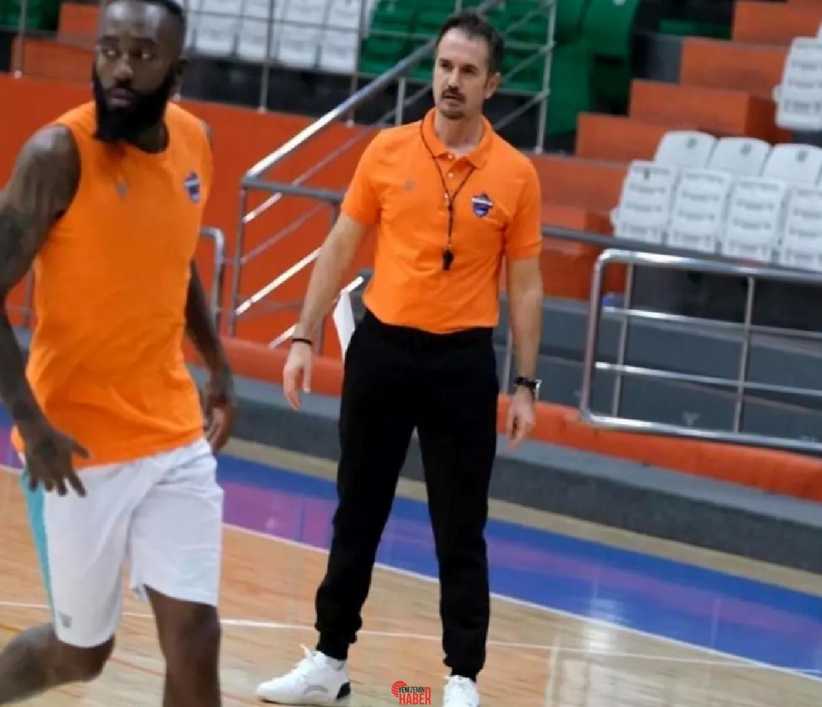 Karşıyaka Basketbol, yeni başantrenör olarak Ahmet Çakı ile muahede sağladı.