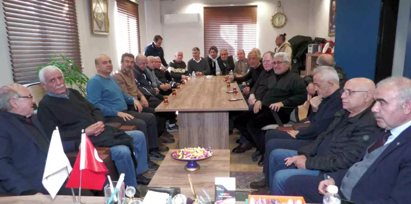 Kayseri'de futbol duayenleri, geçmişe özlemle TFF'ye sitem edip hatıra fotoğrafı