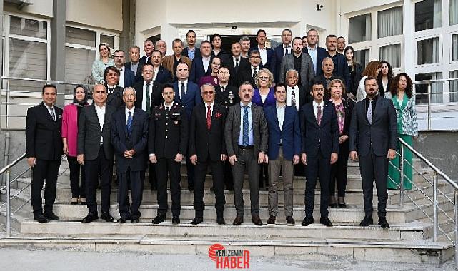 Ramazan Bayramı hasebiyle Kemer'de resmi bayramlaşma programı düzenlendi.