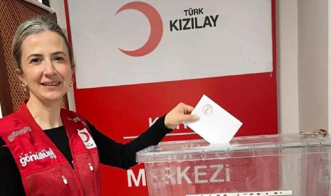 Kübra Hüryurt, Kızılay Kars Şubesi'nin ilk kadın başkanı olarak göreve