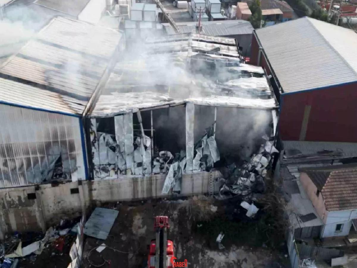 Kocaeli'nin Gebze ilçesinde bir boya imalathanesinde çıkan yangın, sunta imalathanesine