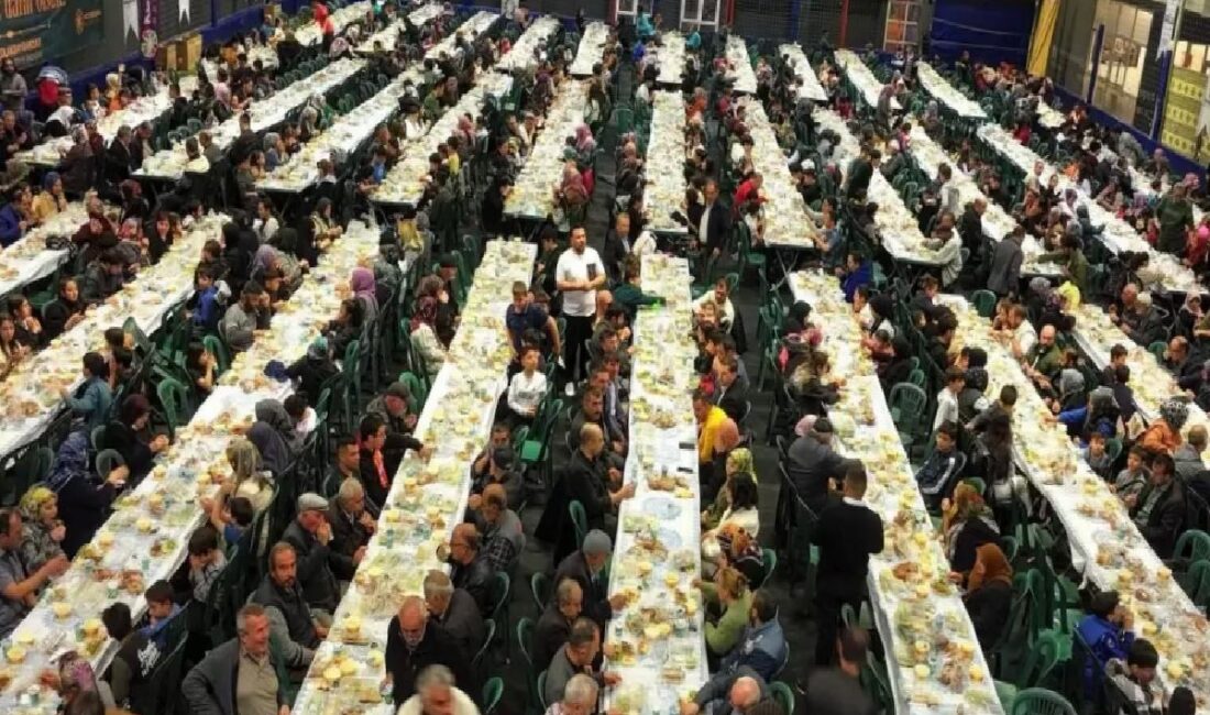 Kocasinan Belediyesi, Ziyagöklap Mahallesi'nde düzenlediği iftar programında 2.500 kişiyle birlikte