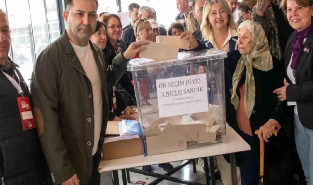 Kuşadası'nda CHP'nin cumhurbaşkanı adayı Ekrem İmamoğlu için yapılan ön seçimde,