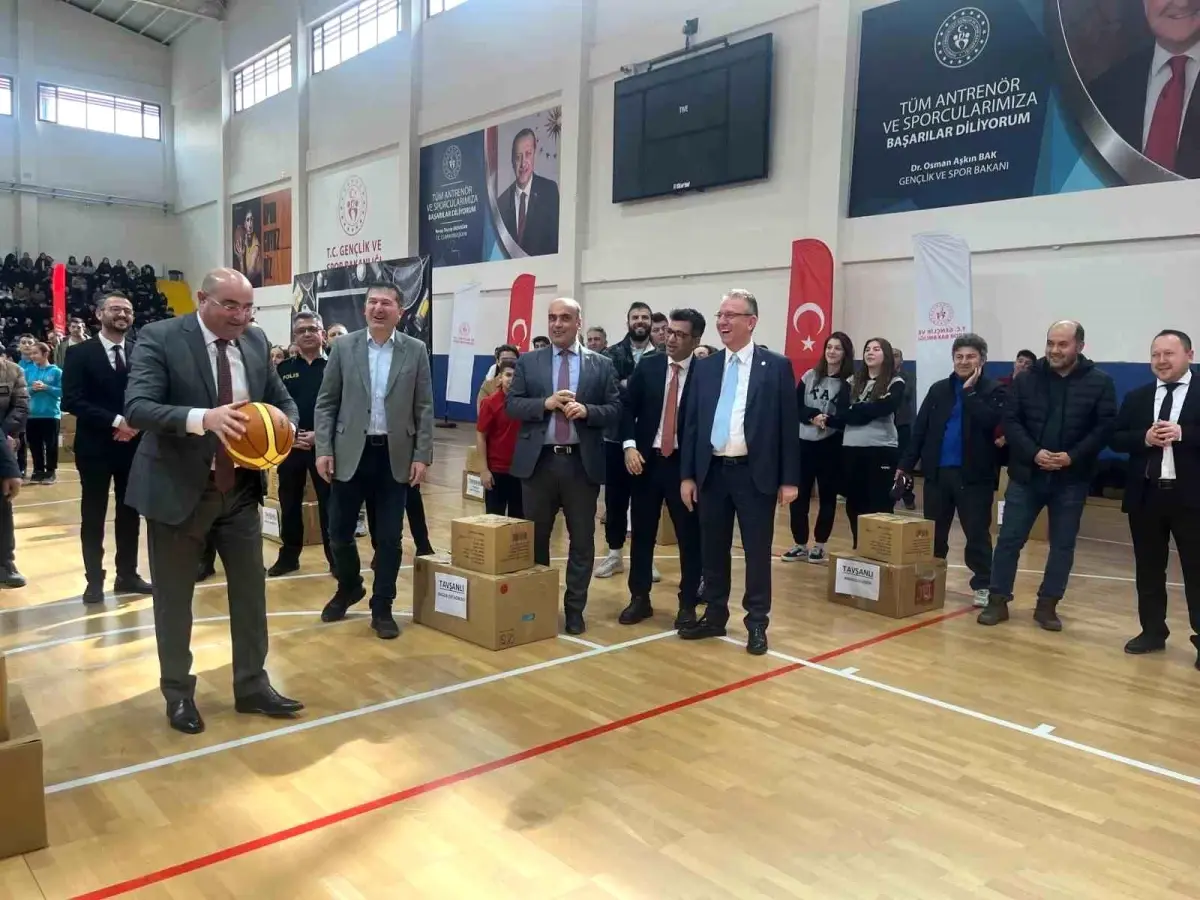 Kütahya Gençlik ve Spor İl Müdürlüğü, Tavşanlı'da düzenlenen merasimde dört