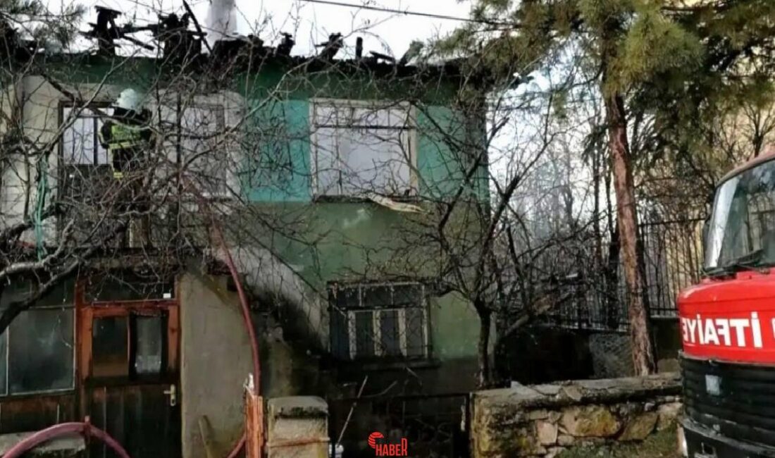 Emet ilçesi Örencik köyünde iki katlı binada çıkan yangın, bölgede