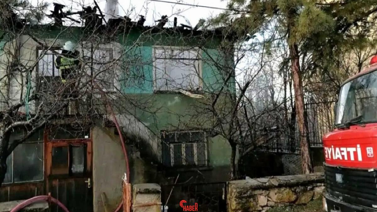 Emet ilçesi Örencik köyünde iki katlı binada çıkan yangın, bölgede
