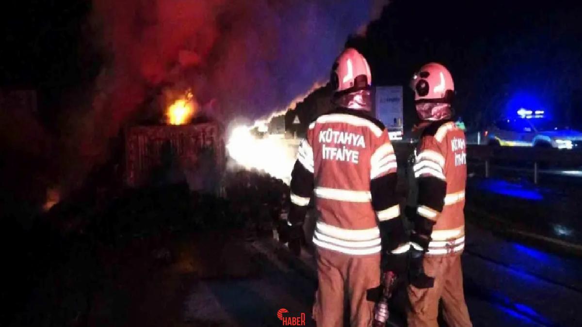 Kütahya-Eskişehir Karayolu'nda iplik yüklü tırda çıkan yangın, itfaiye grupları tarafından