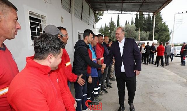 Menderes Belediye Başkanı İlkay Çiçek, Menderes Belediyesi işçileri ile bayramlaşma