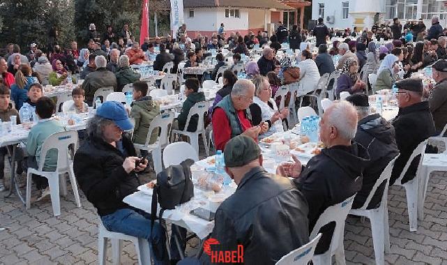 Kemer Belediye Başkanı Necati Topaloğlu ev sahipliğinde Beycik Mahallesi'nde iftar