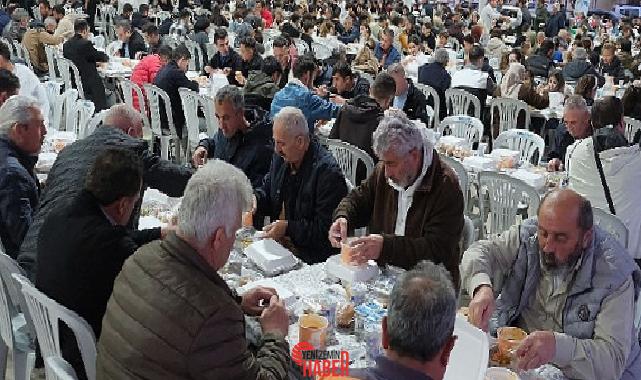 Kemer Belediye Başkanı Necati Topaloğlu ev sahipliğinde Çamyuva Mahallesi'nde iftar