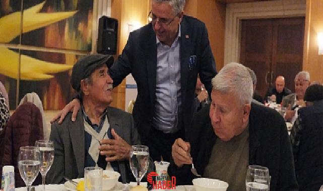 Kemer Belediye Başkanı Necati Topaloğlu, Kemer'de yaşayan yaşlı vatandaşlara iftar