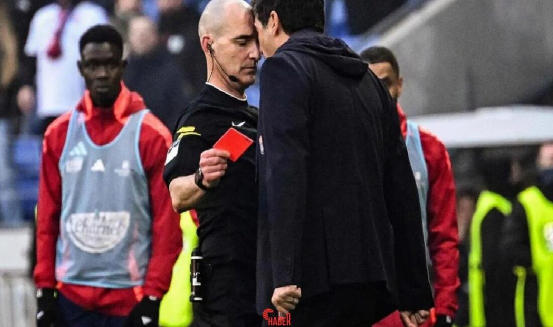 Fransa liginde oynanan Lyon-Brest maçında Lyon Teknik Yöneticisi Paulo Fonseca,