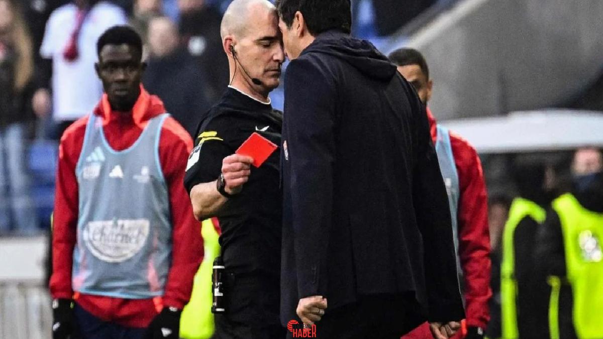 Fransa liginde oynanan Lyon-Brest maçında Lyon Teknik Yöneticisi Paulo Fonseca,
