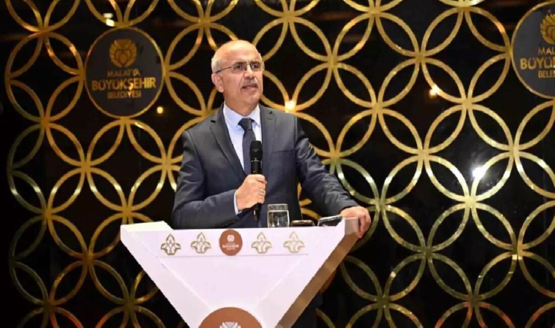 Malatya Büyükşehir Belediye Başkanı Sami Er, deprem sonrası konut projelerinin