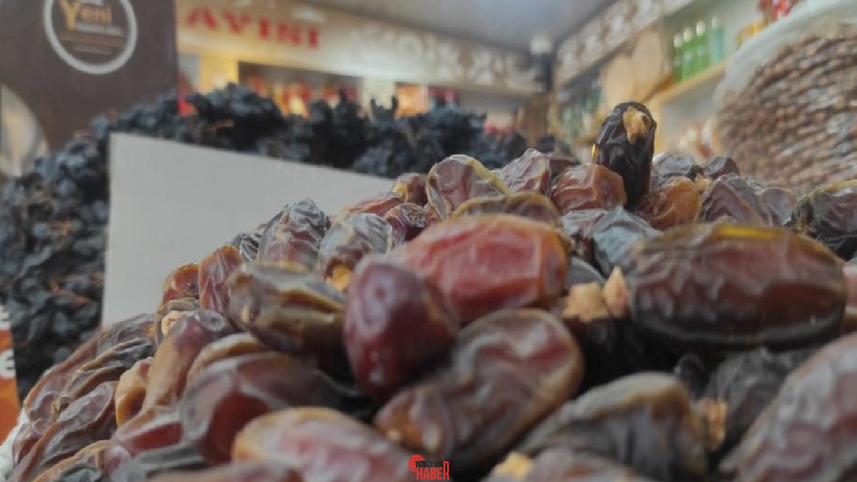 Ramazan'ın gelişiyle tezgahlarda yerini alan Hurma çeşitleri, 70 ila 600