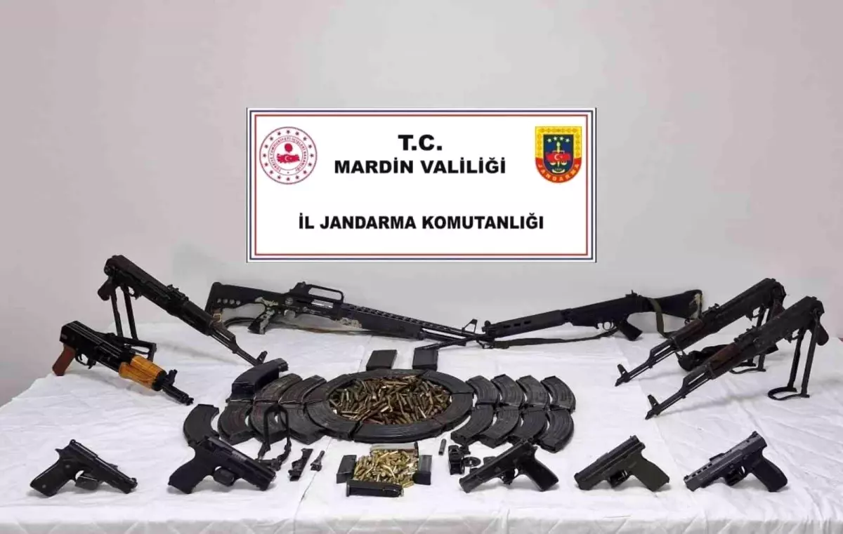 Mardin'de silah kaçakçılığı operasyonunda 3 şüpheli gözaltına alındı, 2'si tutuklandı.