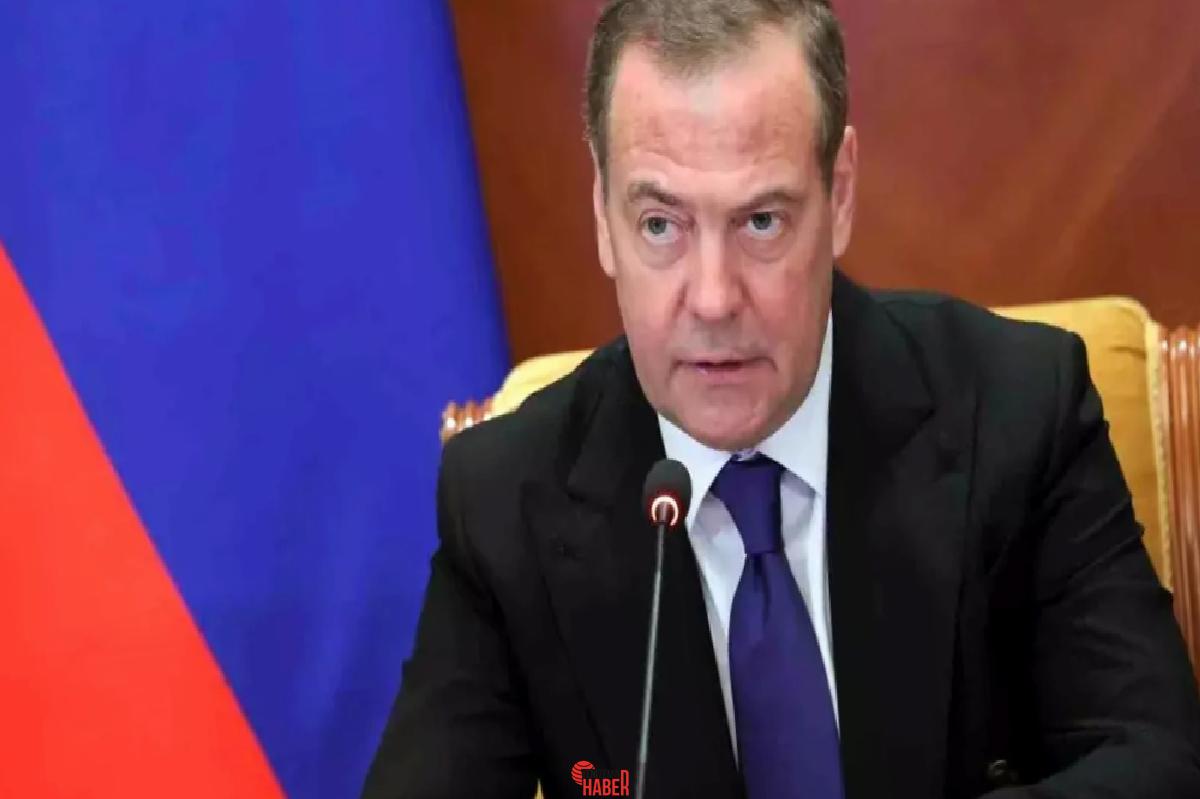 Dmitry Medvedev, Macron'un Rusya'yı tehdit olarak nitelemesine sert karşılık verdi.