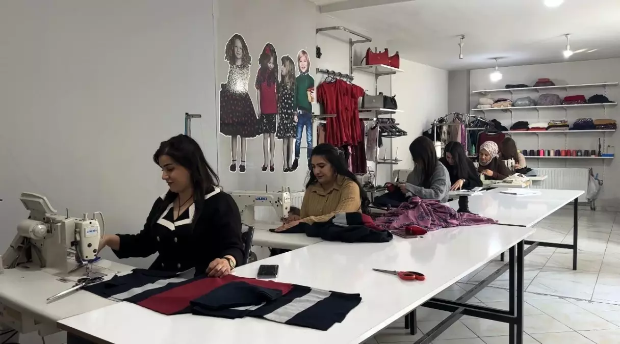 Yüksekova'da 40 kadın, Melek Taşkent'in liderliğinde eserlerini Irak ve İran'a