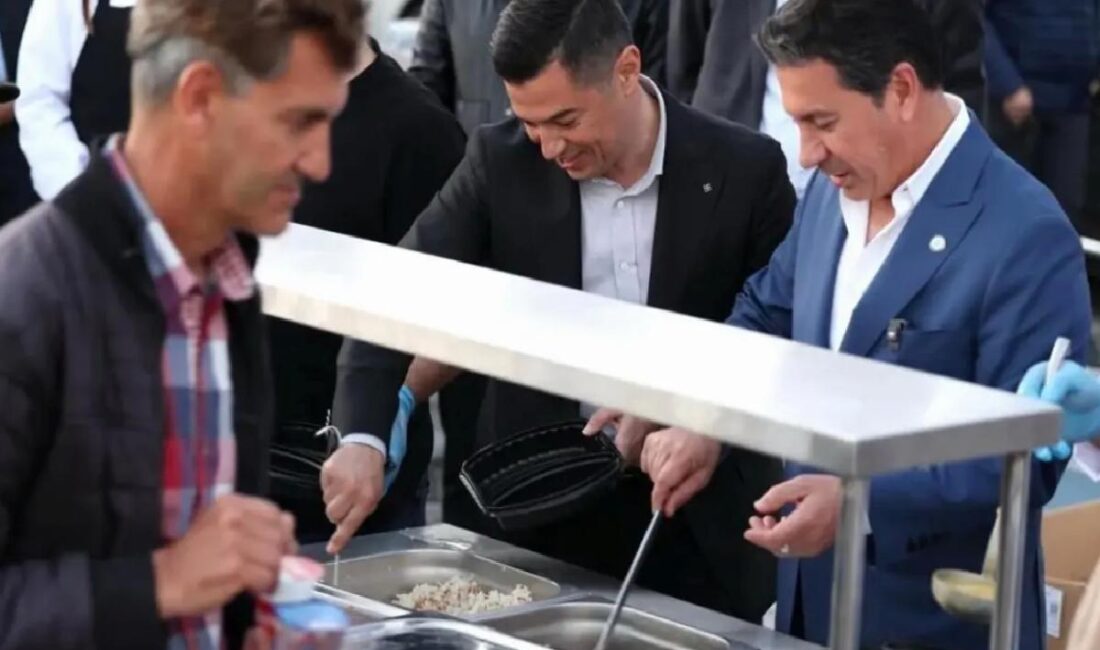 Muğla Büyükşehir Belediye Başkanı Ahmet Aras, Ramazan'ın 15. gününde Marmaris'te