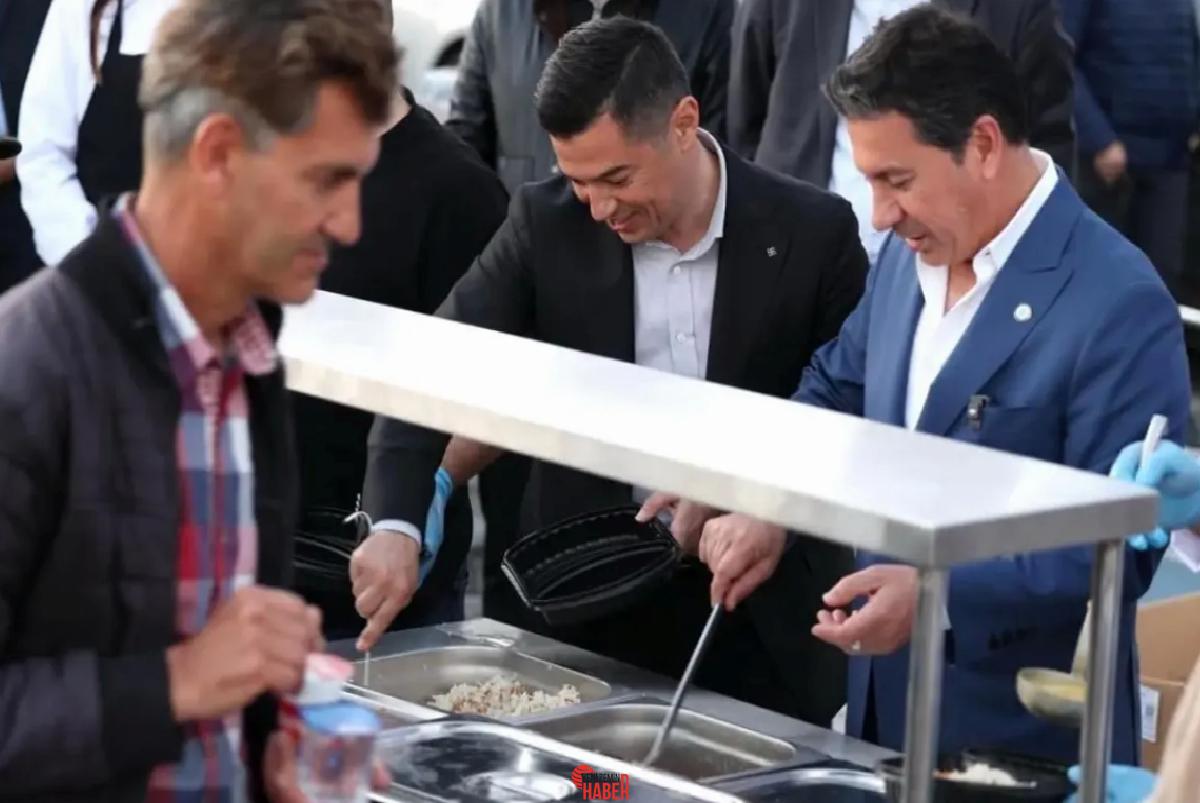 Muğla Büyükşehir Belediye Başkanı Ahmet Aras, Ramazan'ın 15. gününde Marmaris'te