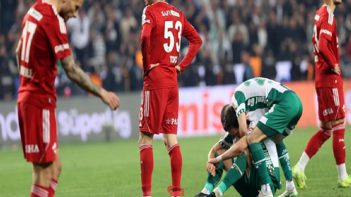 Üstün Lig'de 28.hafta maçında Beşiktaş, 9 kişi kalan Konyaspor'a karşı