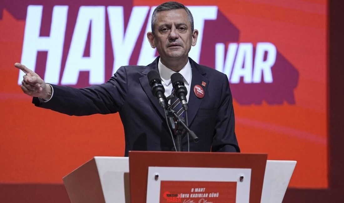 Partisinin düzenlediği  "Kadın Varsa Yaşam Var" programında konuşan Özgür